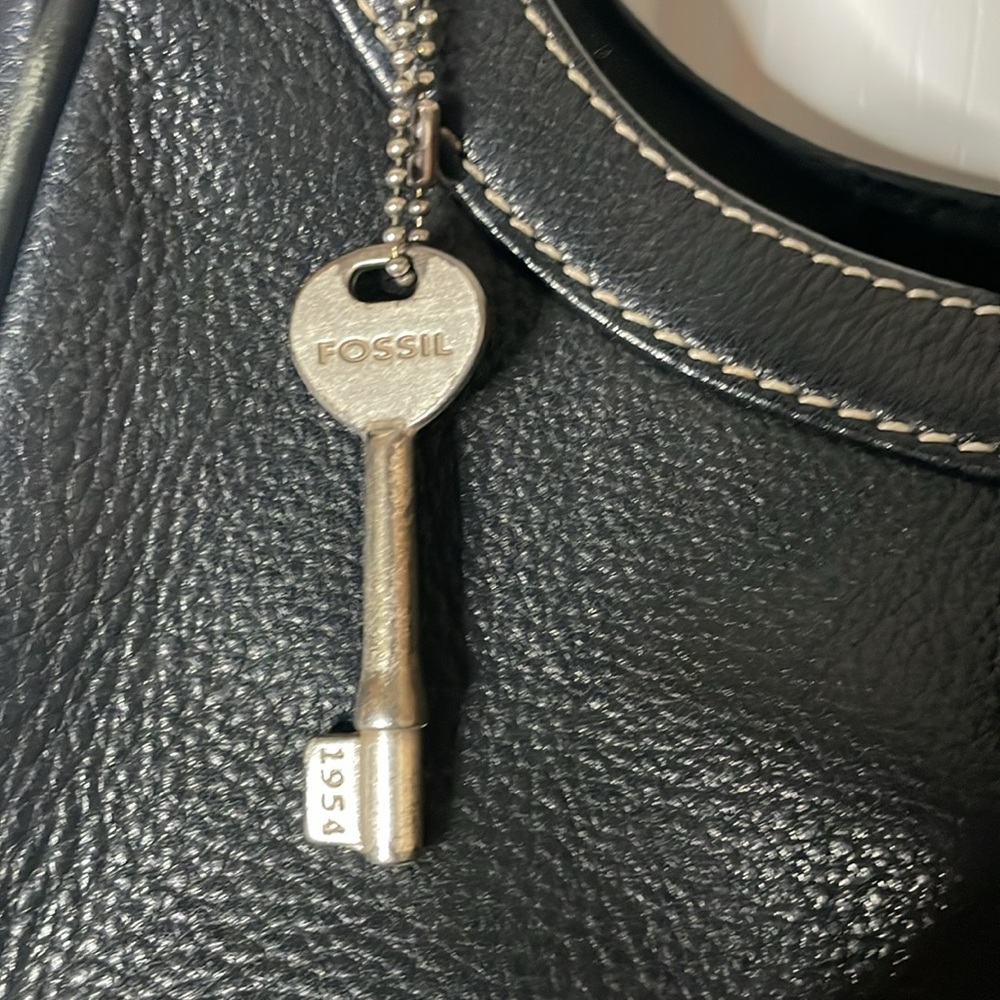 Fossil genuine leather black 4 compartment purse, gently used - Picture 4 of 11